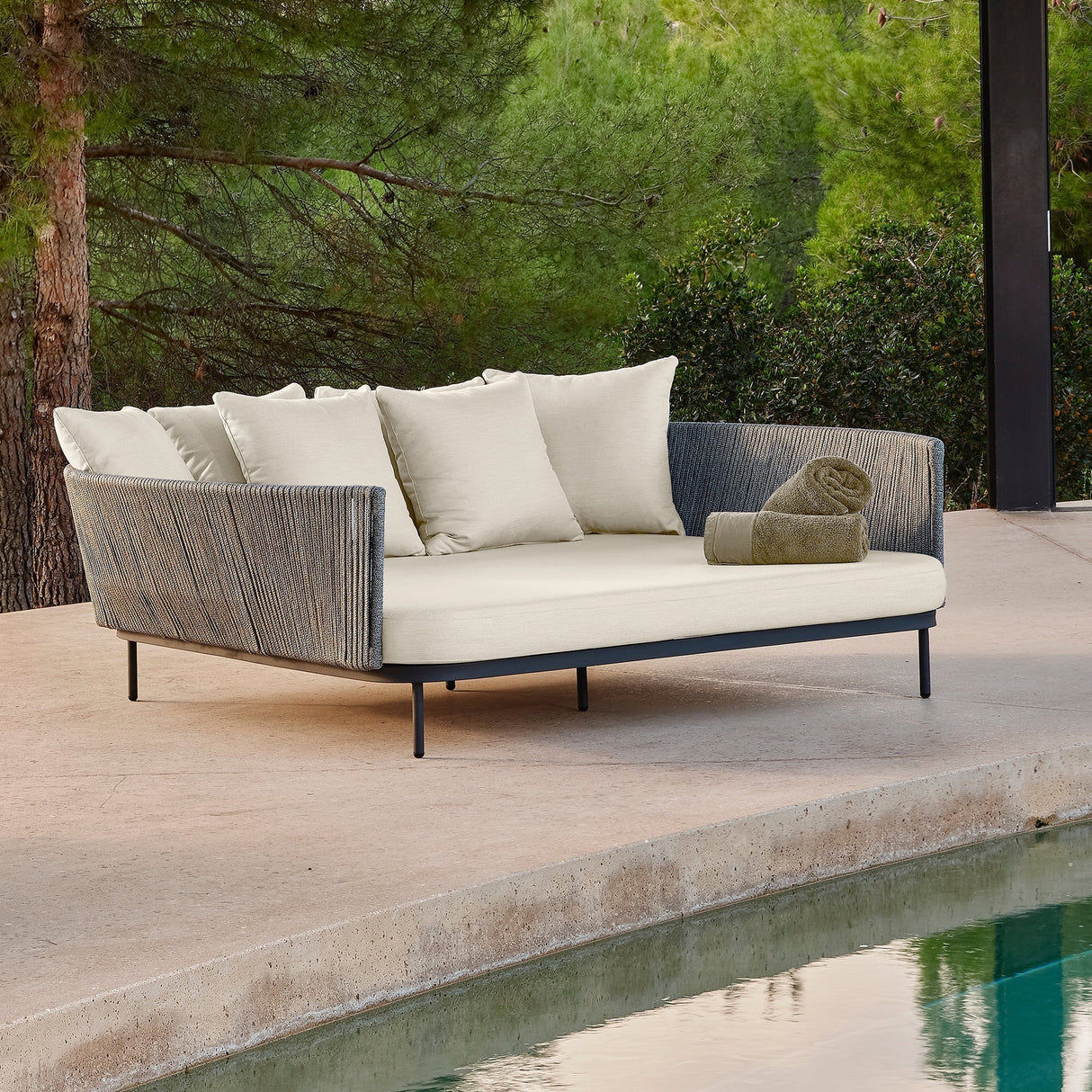 Boston Daybed with Sunbrella Cushion - Grand Alfresco