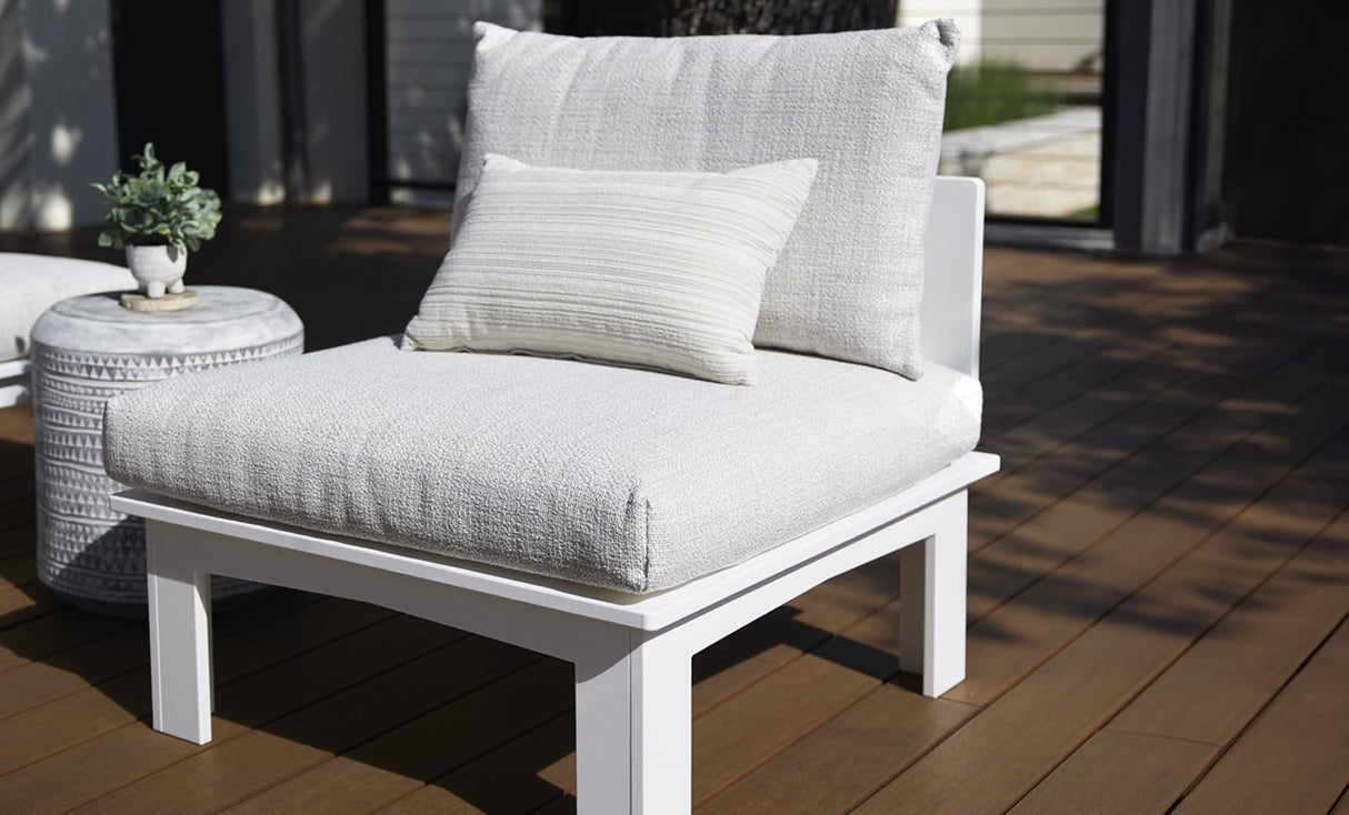 Ledge Loungers Mainstay Sectional Relaxed Middle - Grand Alfresco